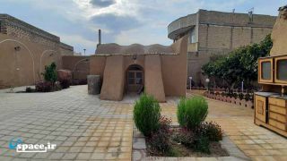 نمای محوطه اقامتگاه بوم گردی باغ ملک - مبارکه - روستای باغ ملک